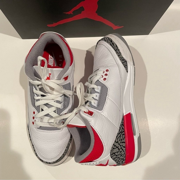 Nike Air Jordan 3 Retro 'Fire Red' 2022 GradeSchool Size 6.5Y - Picture 6 of 12